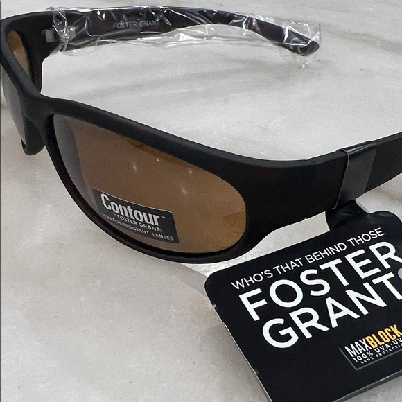 Foster Grant Black Leopard Sunglasses with Dark Lenses - Picture 3 of 9